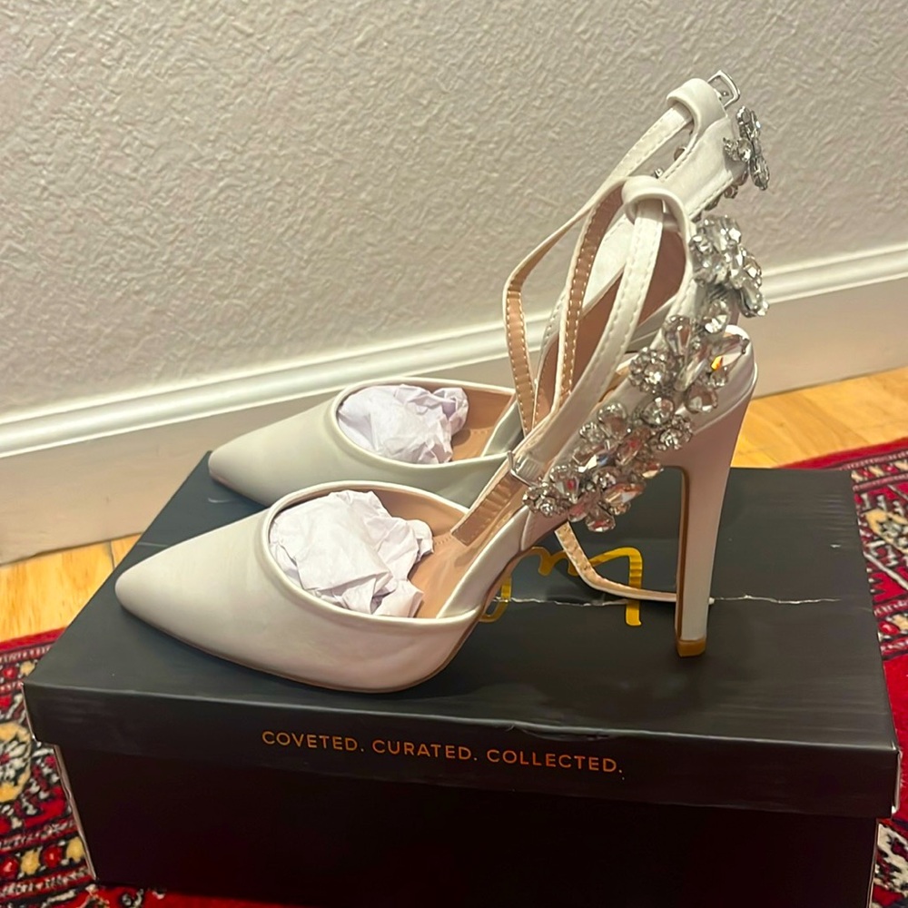 Brand new lulu’s white size 5.5 heels never been worn - Picture 1 of 3